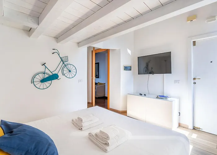 Iflat Spanish Steps Elegant & Spacious